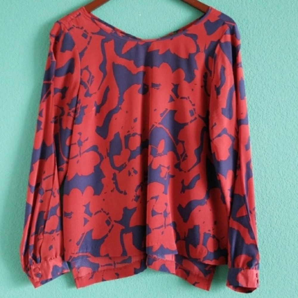 {tl} The Letter Blue & Red Floral Slit Sleeved Top